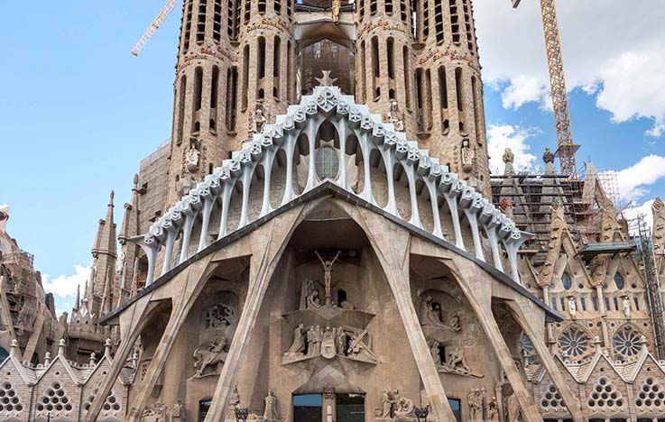 Una Vita per la Bellezza”, a Cupra una mostra di Fides Vita dedicata ad  Antoni Gaudí e la Sagrada Familia - Il Graffio